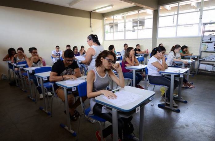 Primeiro Dia De Provas Do Vestibular Da Uneb Tem Participa O De