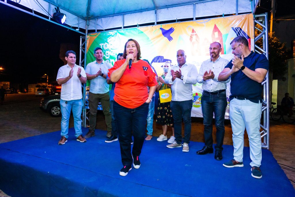 Suzana Ramos entrega praça em Abóbora e comemora novo espaço de lazer