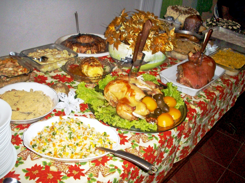 Nutricionista dá dicas de como aproveitar as festas de fim de ano sem exagerar na alimentação